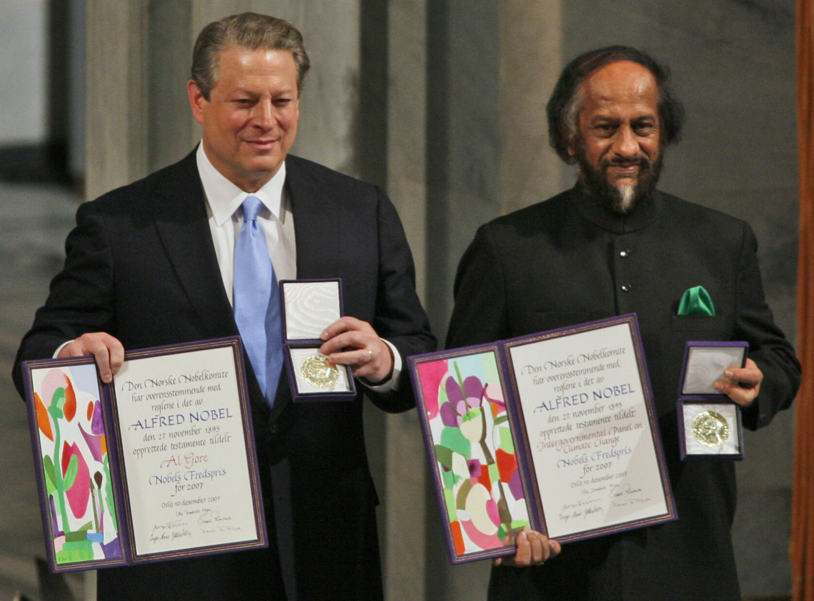 2007: Al Gore and the Intergovernmental Panel on Climate Change (IPCC)